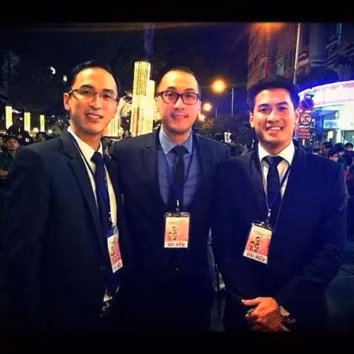 Bên cạnh đó, Henry Nguyễn còn sở hữu vẻ ngoài bảnh bao, phong độ và lịch lãm. Ảnh: Facebook