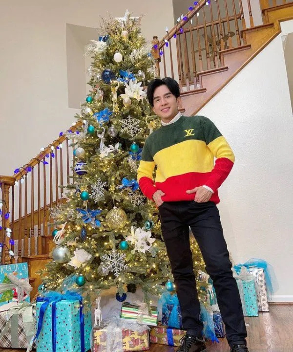 Không gian bên trong nhà rộng rãi, thoáng đãng, nhưng vẫn giữ được cảm giác ấm cúng bởi tâm huyết của Đan Trường đặt vào trong từng món đồ trang trí. Ảnh: FB Đan Trường