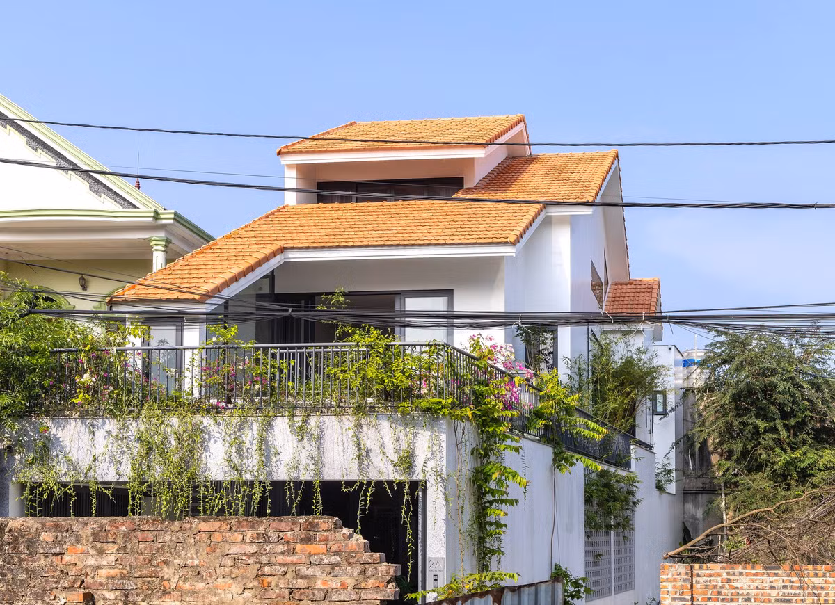 Với khu đất nở hậu như, ý tưởng thiết kế được đưa ra bởi nhịp chuyển động ziczac của không gian nhằm tạo ra những khoảng đệm giao thoa chuyển tiếp giữa trong và ngoài.