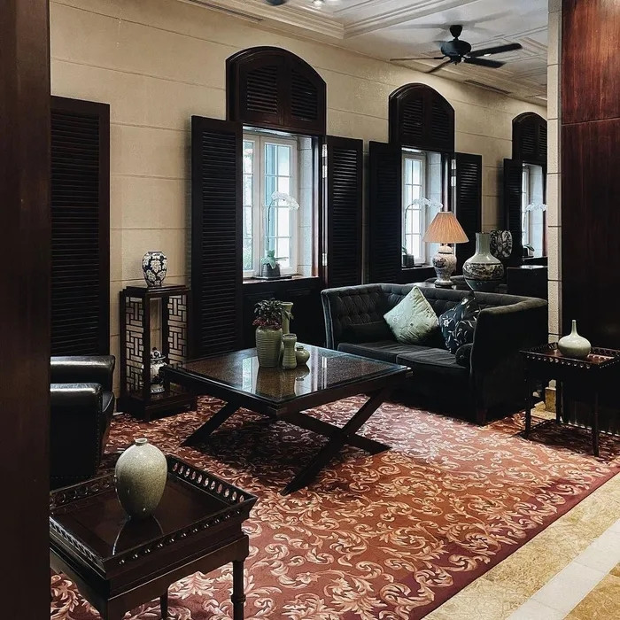 Tòa nhà Heritage Wing có 103 phòng, trong đó gồm 3 phòng đặc biệt Legendary Suite nằm ở 3 tầng khác nhau, mỗi phòng rộng khoảng 70 m2. Ảnh: Booking