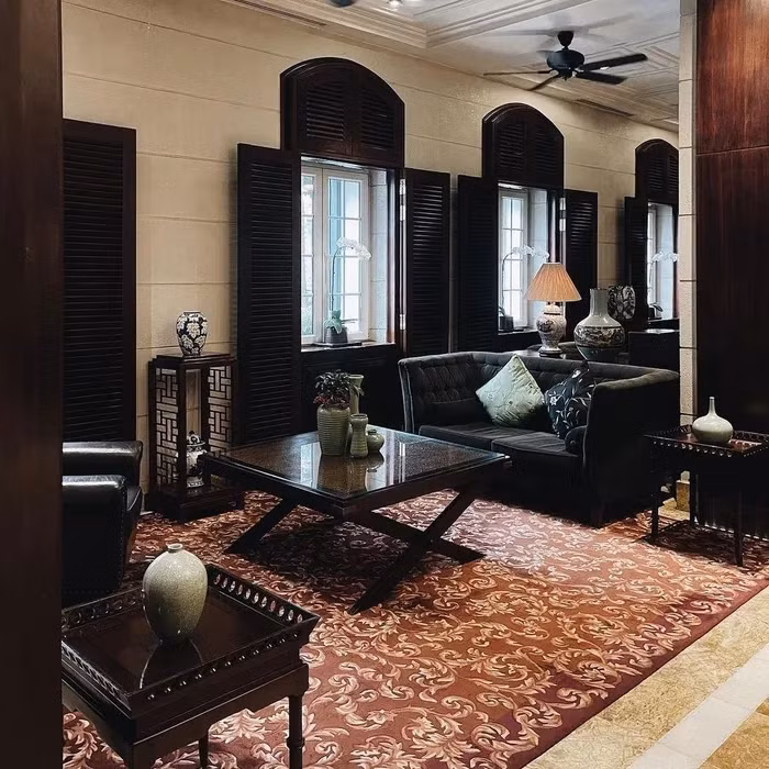 Tòa nhà Heritage Wing có 103 phòng, trong đó gồm 3 phòng đặc biệt Legendary Suite nằm ở 3 tầng khác nhau, mỗi phòng rộng khoảng 70 m2. Ảnh: Booking