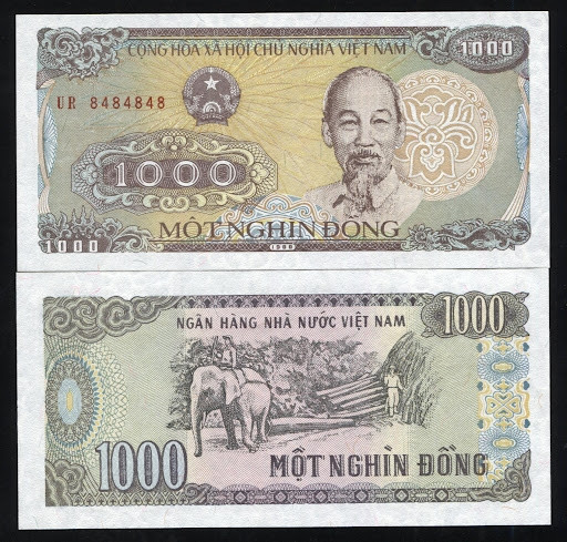 Tờ 1.000 đồng in cảnh khai thác gỗ và vận chuyển gỗ bằng voi, một phương thức phổ biến tại Tây Nguyên ở thế kỷ XX. Ảnh: Shoptienco