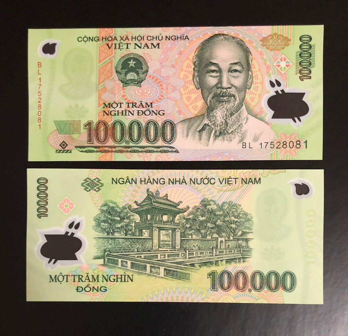 Tờ 100.000 đồng Việt Nam in hình ảnh Khuê Văn Các, biểu trưng của Văn Miếu - Quốc Tử Giám ở Hà Nội. Ảnh: Internet