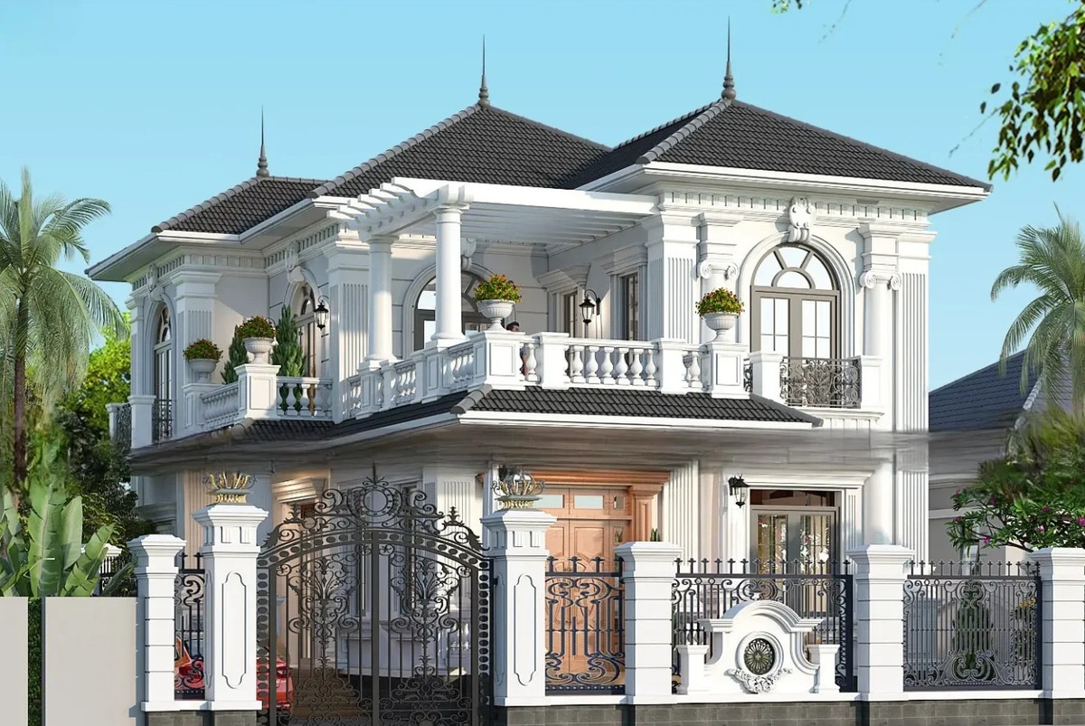 Mang phong cách tân cổ điển, ngôi nhà nổi bật với cột lớn, sảnh chờ thiết kế sang trọng cùng hệ thống đèn ngoại thất tinh xảo. Ảnh: Noithattugia