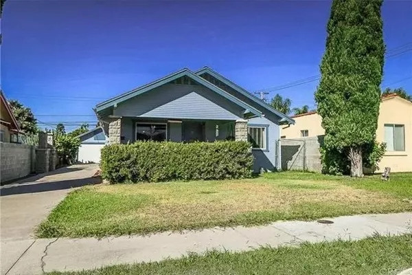 Tại Mỹ, vợ chồng Đức Tiến sống trong căn nhà 700.000 USD (khoảng 16 tỷ đồng) ở California.