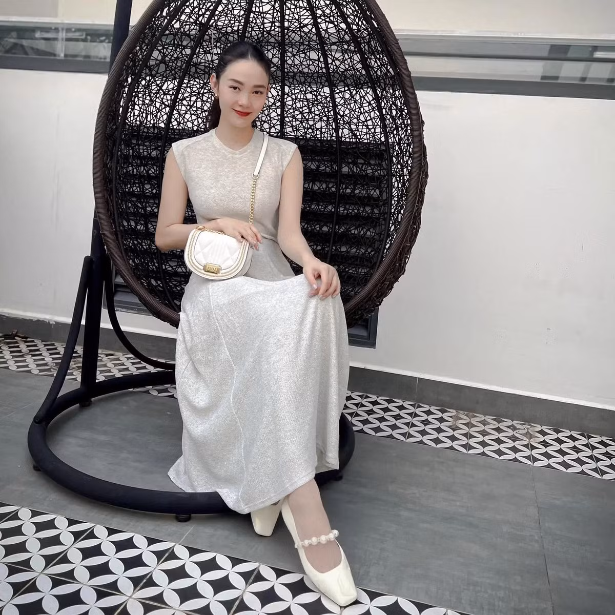 Chưa hết, Minh Hằng còn là một tín đồ hàng hiệu với nhiều món đồ tiền tỷ đến từ các thương hiệu Hermes, Chanel hay Dior... Ảnh: FBNV