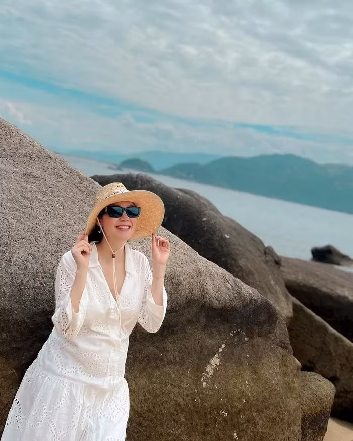 Minh Hằng cũng được ông xã chiều chuộng, đưa đi du lịch khắp nơi. Ảnh: FBNV