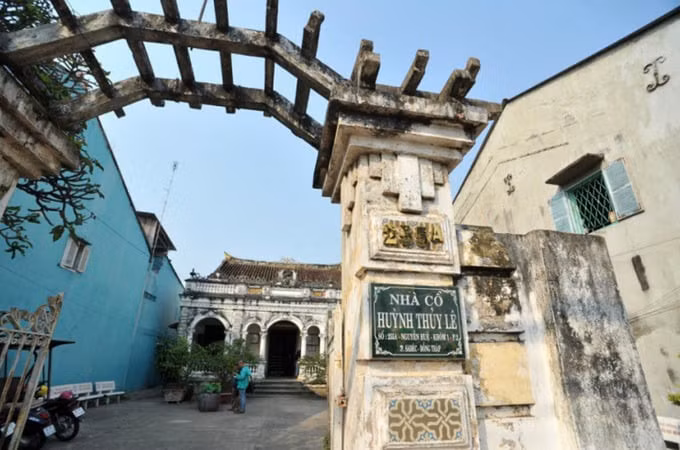 Căn nhà được xây dựng năm 1895, trên khu đất hơn 2.000m2 ở trung tâm TP Sa Đéc, có nền rộng 260m2 với kiến trúc gỗ truyền thống của người Hoa. Ảnh: Internet