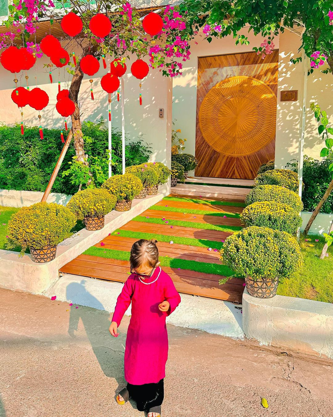 Những năm trước, Hà Hồ và gia đình đều trang trí nhà ngày Tết rực rỡ.