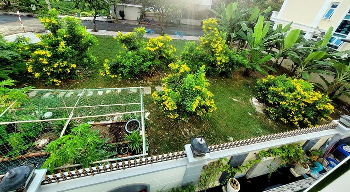 Góc vườn nhỏ bên dưới hay sân thượng đều được nữ ca sĩ biến thành "nông trại".
