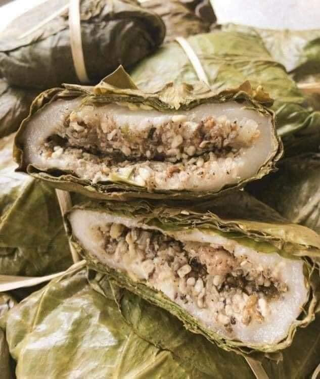 Sau khi mua về, người dân cần phải sơ chế trứng ngay. Họ thường dùng một chiếc khăn ấm phủ lên trứng để những con kiến dính vào khăn, loại bỏ kiến ra khỏi trứng.