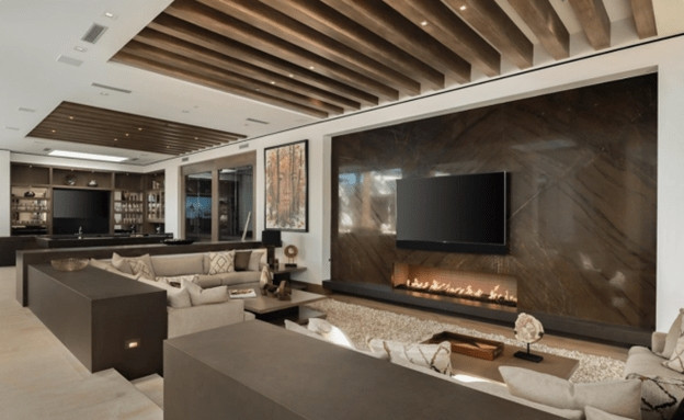 Ngoài ra, CEO Tim Cook còn sở hữu một căn biệt thự rộng lớn ở La Quinta, California. Theo các chuyên gia bất động sản, Tim Cook đã mua được nhà với giá hời, chỉ 9,1 triệu USD dù giá ban đầu là 10 triệu USD. Hiện tại, căn biệt thự được định giá khoảng 12 triệu USD.