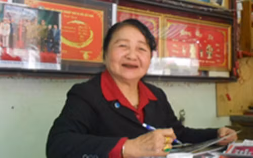 Ít ai biết, cơ duyên đến với nghề bán vàng và gây dựng nên thương hiệu kim hoàn lớn nhất nhì Hà Thành của bà Điểm lại xuất phát từ gánh hàng bán ốc luộc và khoai lang ở chợ Văn Điển. Ảnh: Internet