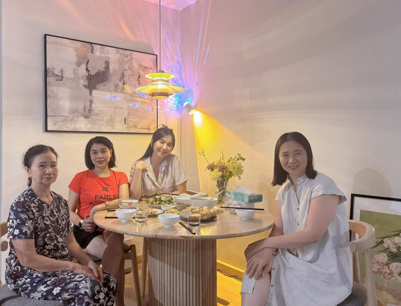 Chiếc đèn cho khu vực ăn uống thêm lung linh.