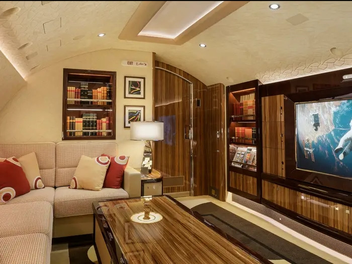 Phòng khách tầng trên của chiếc Boeing Business Jet 747-8i.