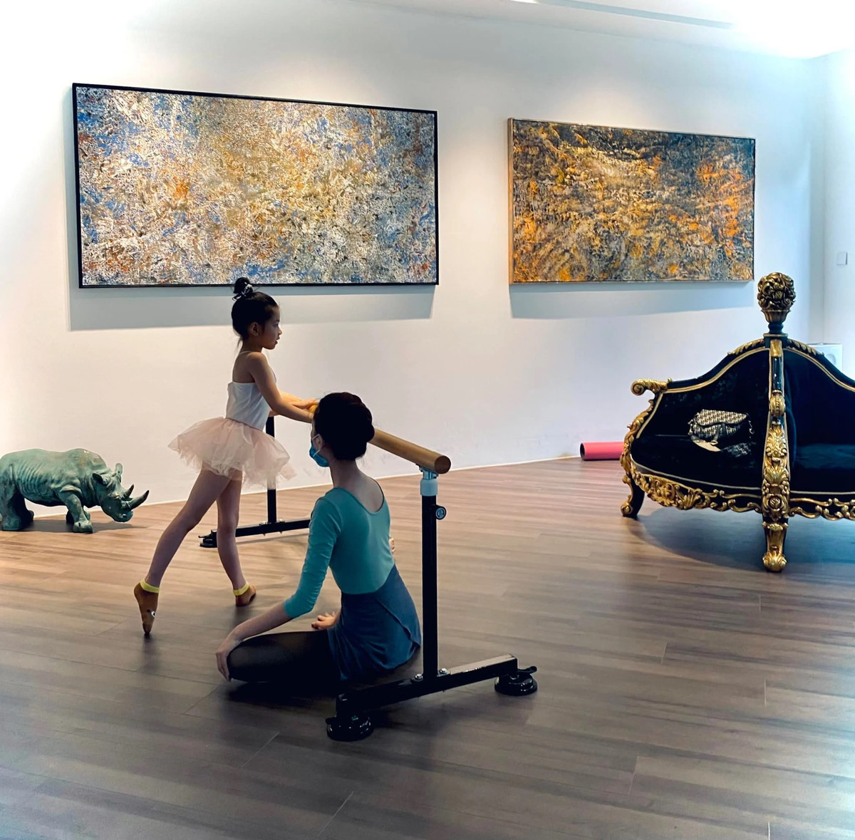 Trong nhà còn có không gian riêng cho ''ái nữ'' tập múa ballet.