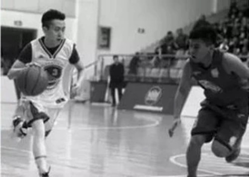 Thiếu gia họ Tần còn dành một số tiền lớn để phục vụ cho đam mê bóng rổ.