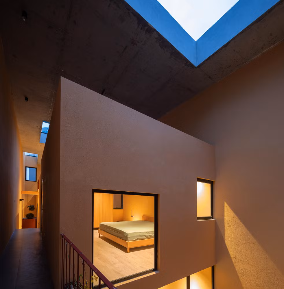 Việc tạo ra không gian đệm thông thoáng với nguồn ánh sáng tự nhiên, công trình kỳ vọng sẽ được vận hành một cách tối ưu và sử dụng hiệu quả về năng lượng.