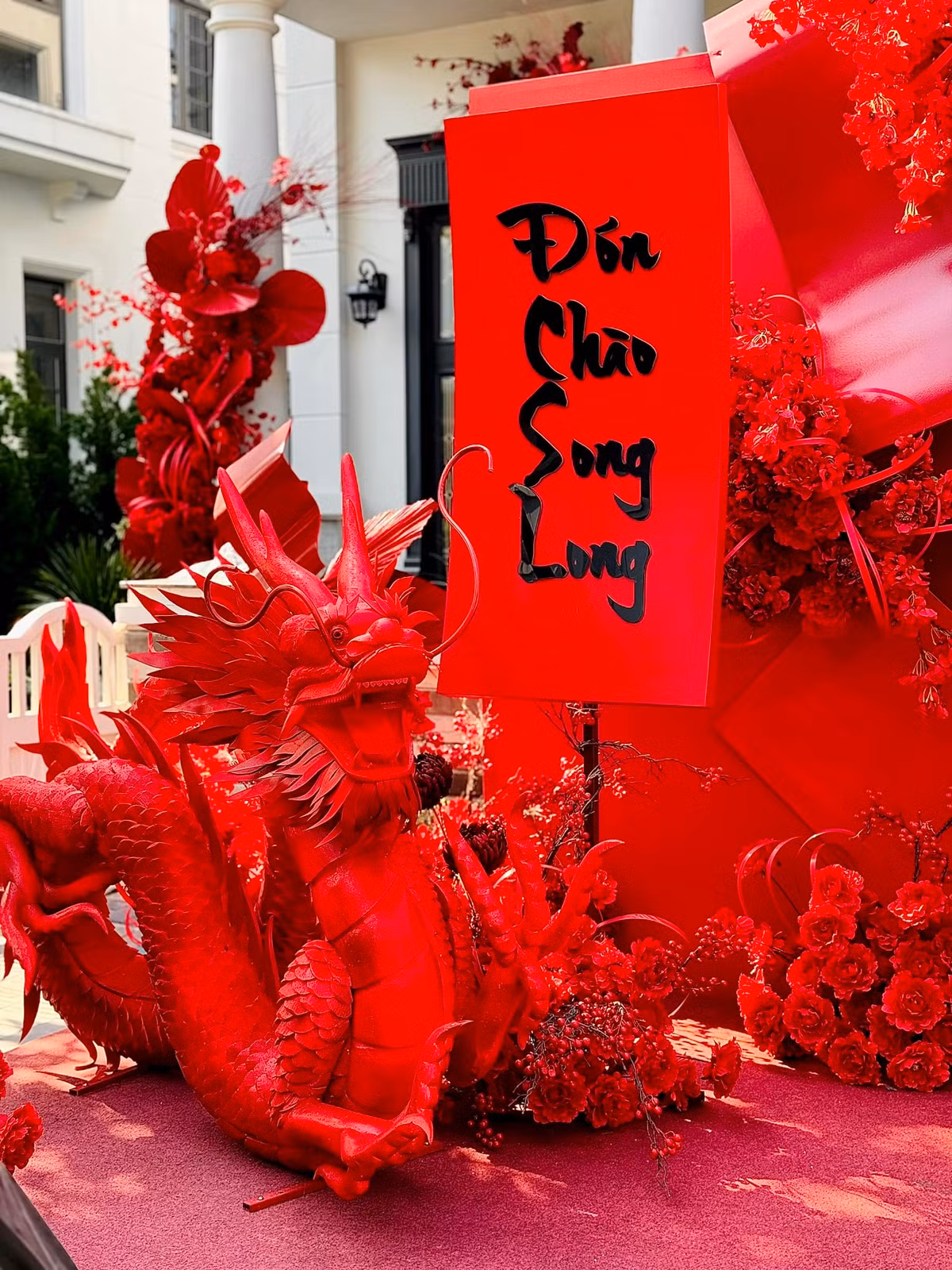 Đoàn Di Băng hy vọng trang trí 2 con rồng thì năm nay phúc lộc nhân 2.