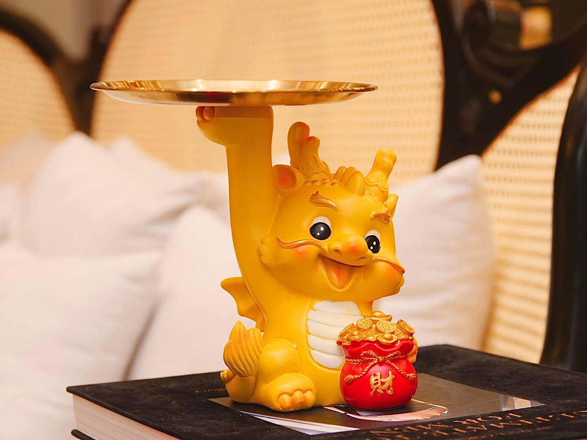 Tượng rồng ôm hũ vàng tài lộc hợp với năm Giáp Thìn. Nguồn ảnh: FBNV