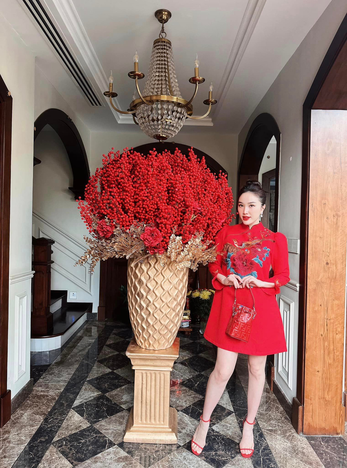 Mỗi dịp lễ, tết, ca sĩ Bảo Thy trang hoàng căn biệt thự lộng lẫy.