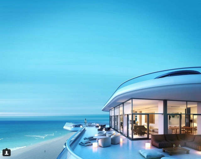 Một chương trình của đài CNBC từng hé lộ cuộc sống sau bức tường bao cung điện của những người giàu có nhất hành tinh.