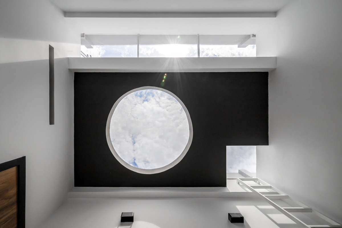 Tại đây có một giếng trời hình tròn ốp kính lúp. Nguồn ảnh: Minq Bùi