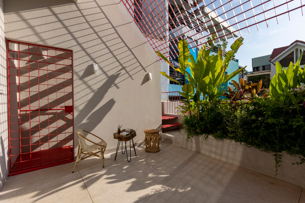 Giải pháp cấu trúc kiến trúc sư đưa ra là tạo sự liên kết liên tục giữa các không gian sử dụng, kết nối giữa trong và ngoài, giữa con người và thiên nhiên. Ảnh: Paul Phan