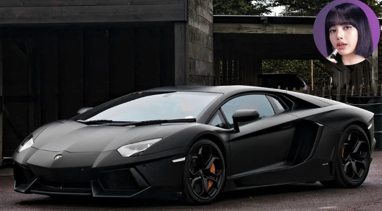 Lisa cũng mạnh tay chi tiền cho siêu phẩm Lamborghini Aventador. Siêu xe màu đen hầm hố này có giá gần 557 nghìn USD (hơn 13 tỷ đồng). Ảnh: Facebook
