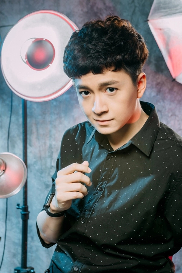 Ngô Kiến Huy được biết đến là ca sĩ, diễn viên, MC nổi tiếng của làng giải trí Việt. Ninh Dương Lan Ngọc có lần tiết lộ một show của Ngô Kiến Huy có cát-xê 50 triệu, có show lên tới 100 triệu. Ảnh: Suckhoedoisong