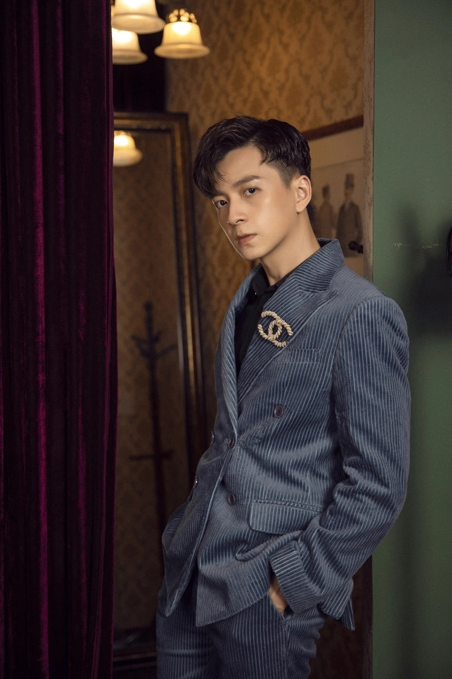 Một ngày, Ngô Kiến Huy có thể quay được tới 20 số. Tính ra anh kiếm được tới tỷ đồng một ngày. Tuy nhiên, đây chỉ là màn trêu đùa nhau của Lan Ngọc và Ngô Kiến Huy, con số thực tế chưa được chính chủ hé lộ. Ảnh: FBNV