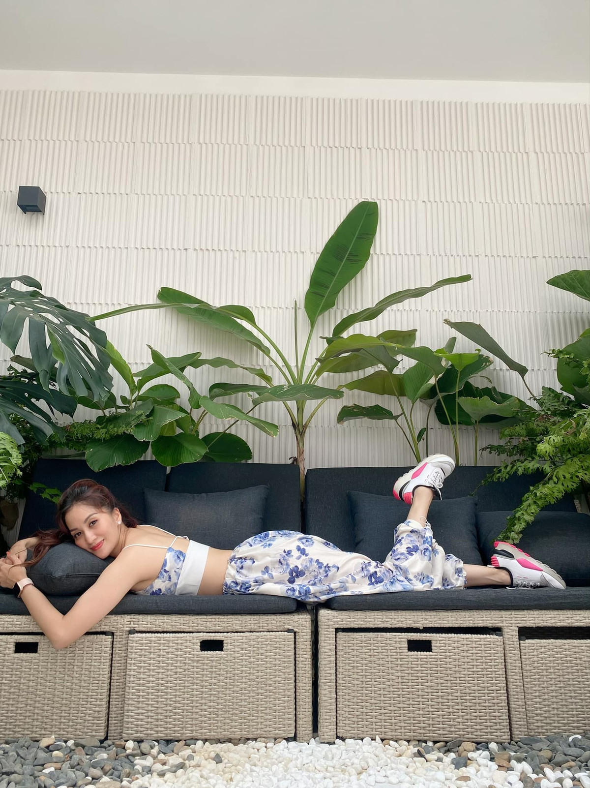 Khánh Thi đang sống cùng chồng và các con trong biệt thự rộng 800m2 mặt phố ở TP HCM. Ảnh: FBNV