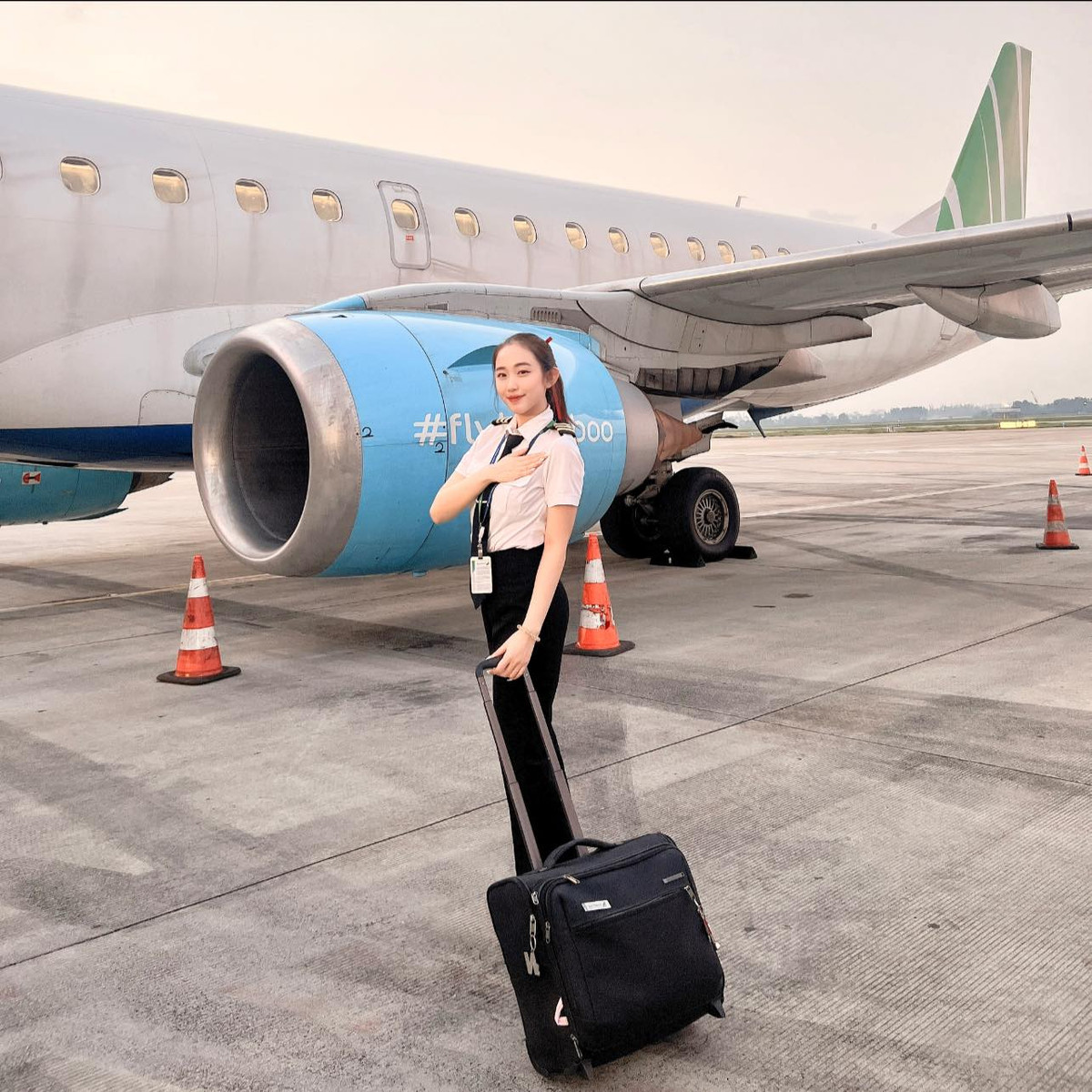 Trang Trung khởi đầu giấc mơ phi công bằng khóa học cơ bản tại Trường Đào tạo phi công Royhle Aviation Academy, sau đó vượt qua các bước tuyển chọn khắt khe của Bamboo Airways để theo đuổi chương trình đào tạo trên máy bay phản lực Embraer.