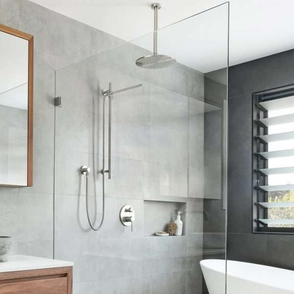 Cũng theo Joshua Smith, hợp kim là vật liệu sẽ được sử dụng nhiều nhất trong phòng tắm vào năm 2024. Ông cho rằng, việc kết hợp đồng thau, niken vào thiết kế nội thất sẽ tạo ra một điểm khác biệt trong không gian nhà ở. Ảnh: JustinPlace