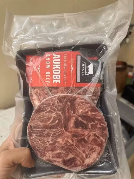 Tuy nhiên, thời gian gần đây trên chợ mạng xuất hiện nhiều bài rao bán thịt bò Kobe với giá chỉ từ 220.000-350.000 đồng/kg tuỳ loại. Ảnh: Facebook