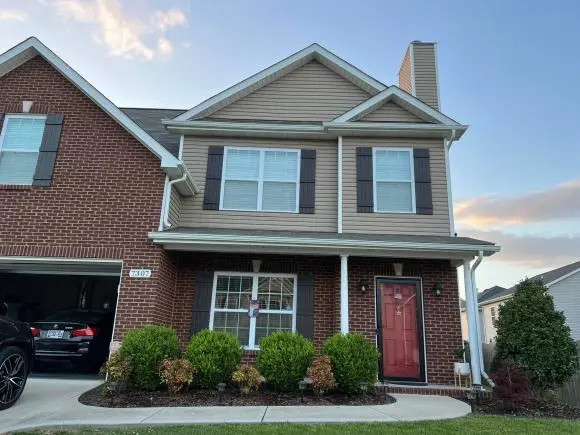 Ngôi nhà gồm 2 tầng thiết kế hiện đại.