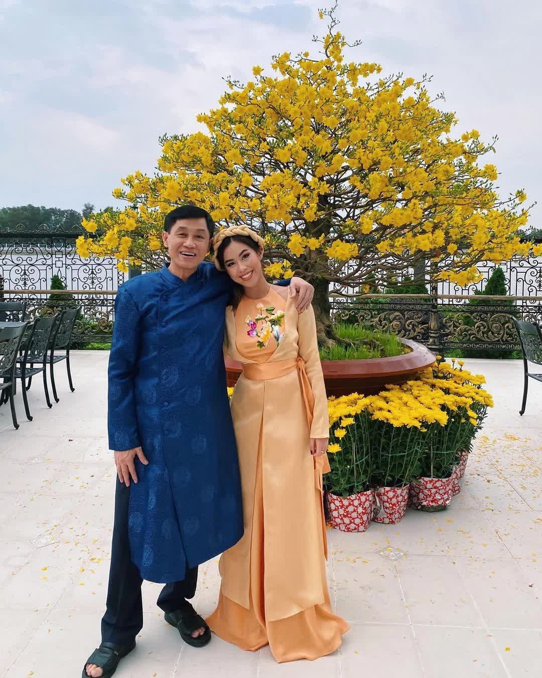 Khu sân vườn rộng đến mức nhiều người cảm giác như có thể đủ cho bữa tiệc chứa vài trăm người. Ảnh; FBNV