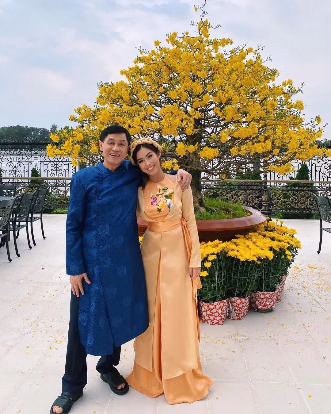 Khu sân vườn rộng đến mức nhiều người cảm giác như có thể đủ cho bữa tiệc chứa vài trăm người. Ảnh; FBNV