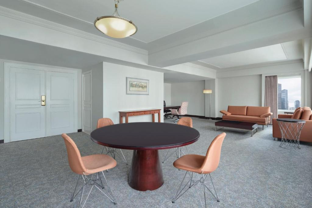 Các phòng nghỉ đều được trang bị wifi miễn phí, TV màn hình phẳng, minibar, két an toàn... Ảnh: Booking