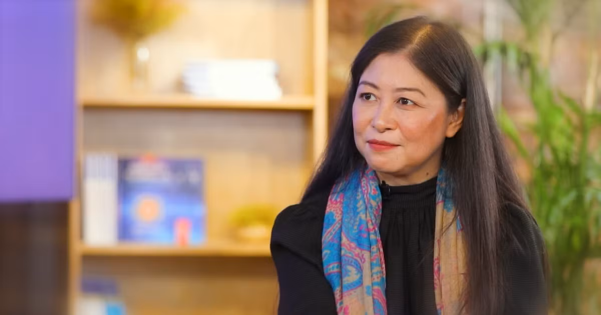 Tham gia Shark Tank Việt Nam mùa 7, Shark Nguyễn Phi Vân mong muốn đầu tư vào các startup định hướng phát triển chuỗi, nhượng quyền thuộc nhiều lĩnh vực hoạt động như bán lẻ, F&amp;B, chăm sóc sức khỏe, dịch vụ cá nhân, công nghệ giải trí... nhằm xuất khẩu trí tuệ Việt ra thị trường quốc tế với giá trị cao. Ảnh: Doanhnhansaigon