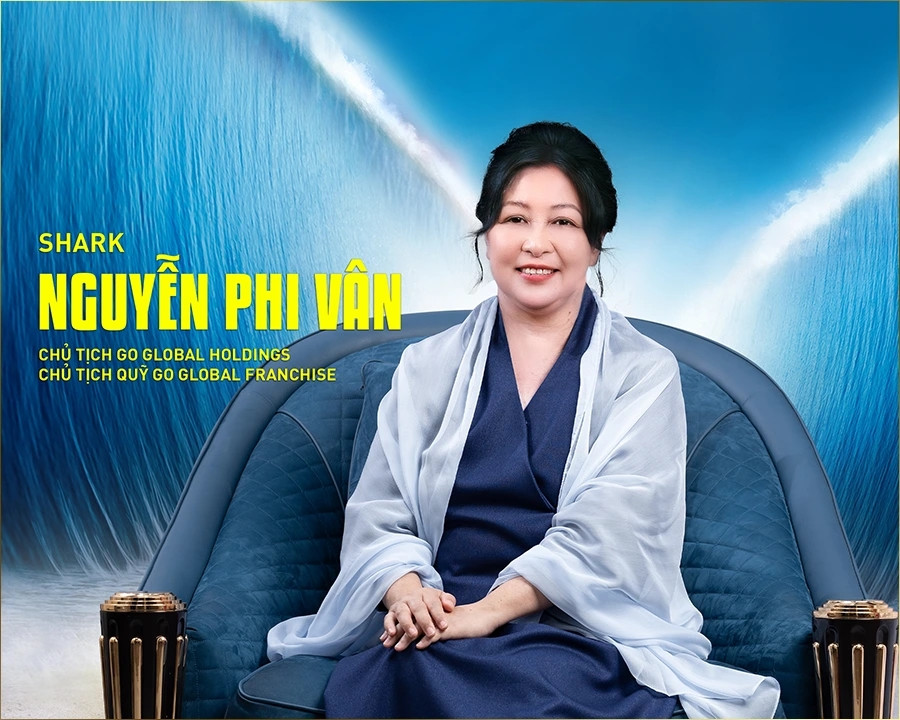 Nguyễn Phi Vân là một chuyên gia nhượng quyền. Bà sinh năm 1972 tại TP HCM. Sau khi theo học khoa Anh tại Đại học Tổng hợp TP HCM, bà du học tại Úc chuyên ngành Quản trị Du lịch và Khách sạn. Bà Phi Vân có bằng Thạc sĩ Quản trị Kinh doanh (MBA) tại Đại học Central Queensland, Úc. Ảnh: Shark Tank