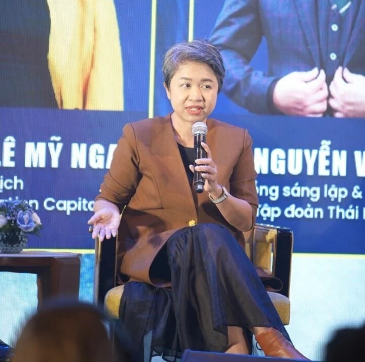 Trong khi đó, bà Lê Mỹ Nga là Chủ tịch quỹ đầu tư WeAngels Capital, chuyên đầu tư giai đoạn sớm và giúp các startup tránh khỏi thất bại trong khởi nghiệp. Bằng các hoạt động cố vấn chuẩn hóa, bà Nga giúp hoàn thiện sản phẩm theo tiêu chuẩn quốc tế, hướng tới mục tiêu bước vào thị trường toàn cầu. Ảnh: Vietnambiz