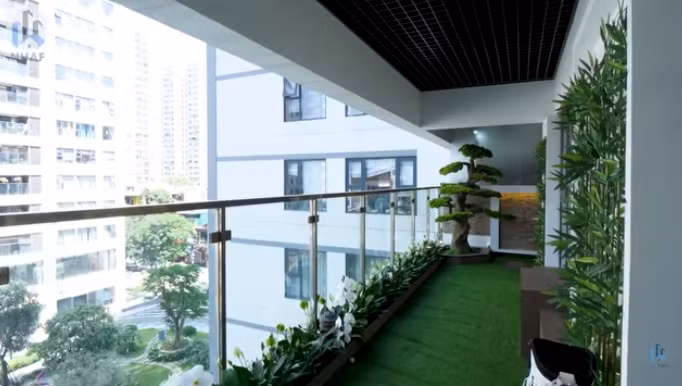 Trong khuôn viên sân vườn còn có bể nước, nơi tập thể dục, cà phê buổi tối... Ảnh: chụp màn hình