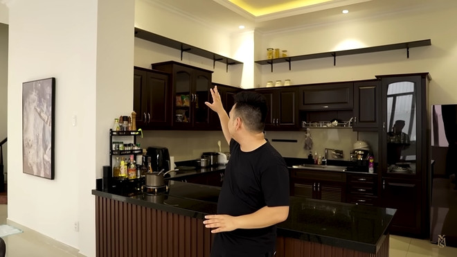 Xemesis còn tạo một góc view nhìn vào trong để tiện cho những show quay nấu ăn.