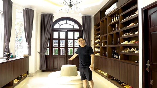 Ngôi nhà có tới 6 phòng ngủ, 7 phòng tắm, mỗi tầng rộng tới 100m2.