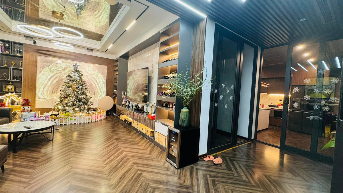 Căn biệt thự 3 mặt tiền được thiết kế theo phong cách sang trọng.