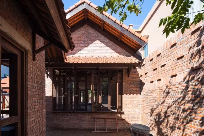 Mỗi khối nhà có một chức năng riêng nhưng vẫn đảm bảo sự thống nhất về phong cách.