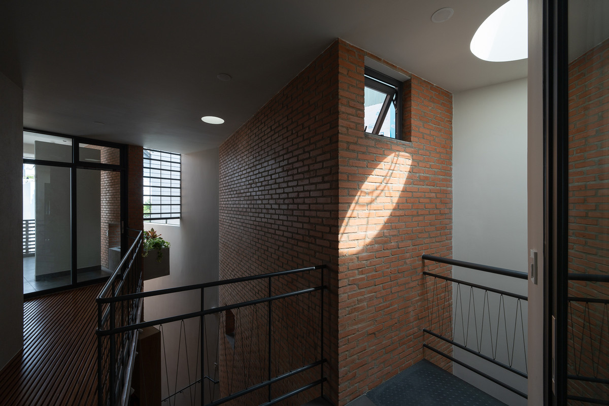 Khối xoay 15 độ của mảng tường 2. Ảnh: Quang Dam/G+architects