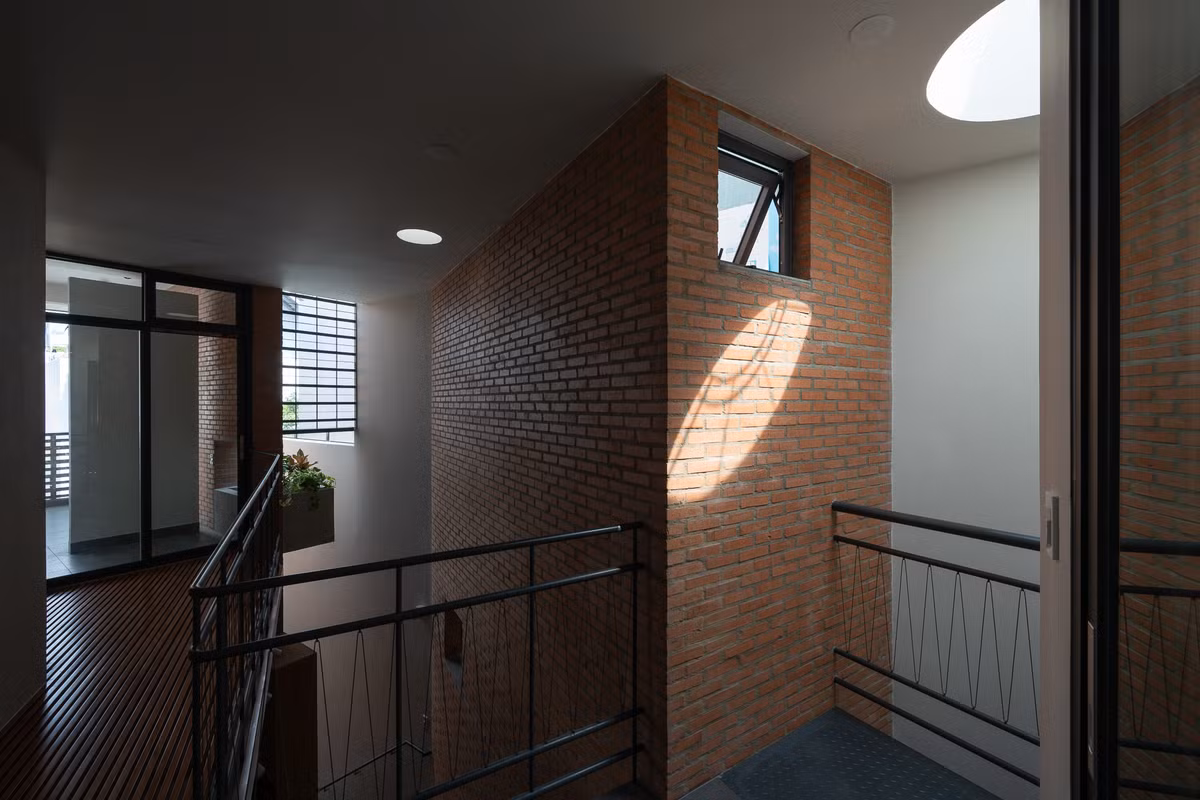 Khối xoay 15 độ của mảng tường 2. Ảnh: Quang Dam/G+architects