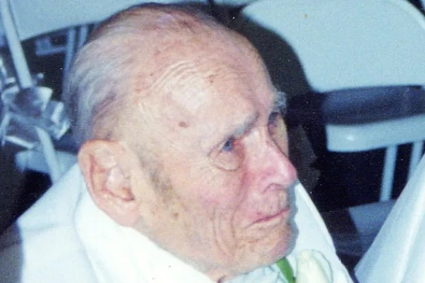 Anna Nicole Smith khởi kiện để đòi một nửa tài sản của ông trùm dầu mỏ quá cố. Cuộc tranh chấp kéo dài nhiều năm, thu hút sự chú ý của giới báo chí và trở thành một vụ kiện nổi tiếng tại Mỹ. Ảnh: People